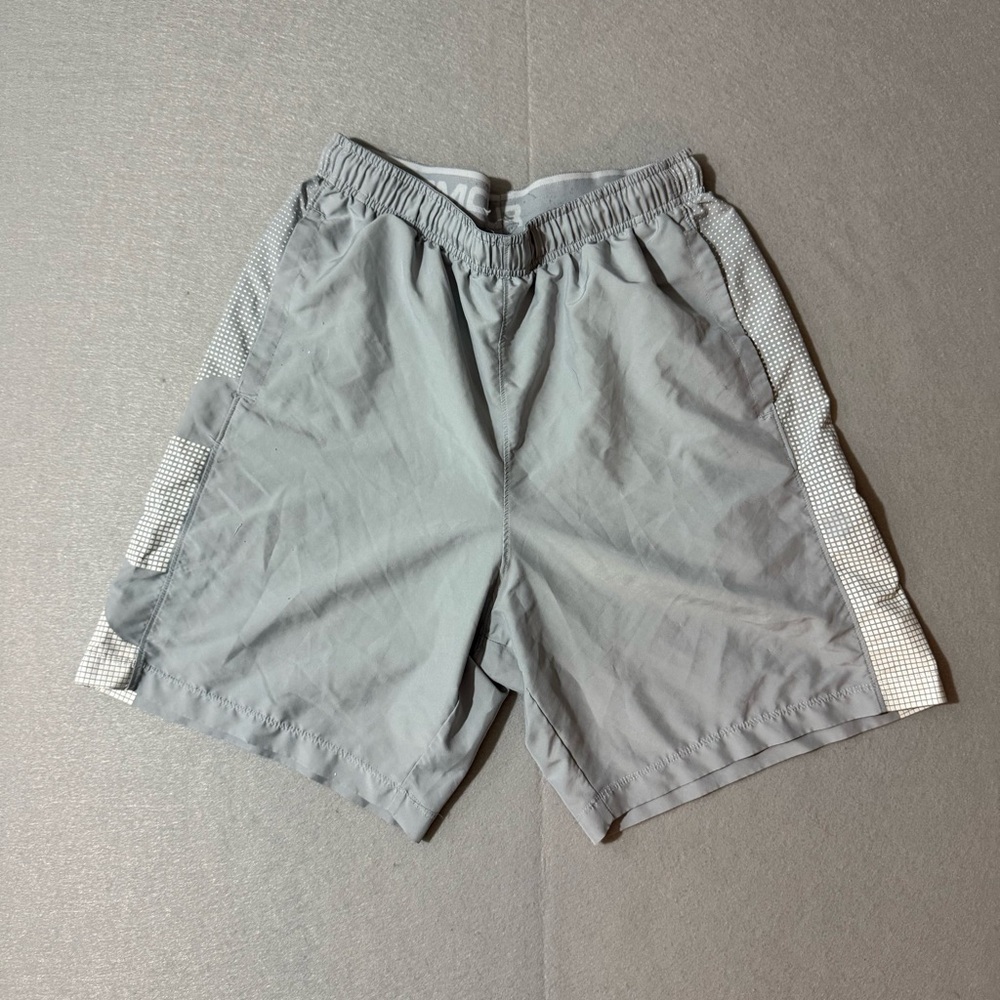 Under Armour Men's Light Gray Athletic Shorts